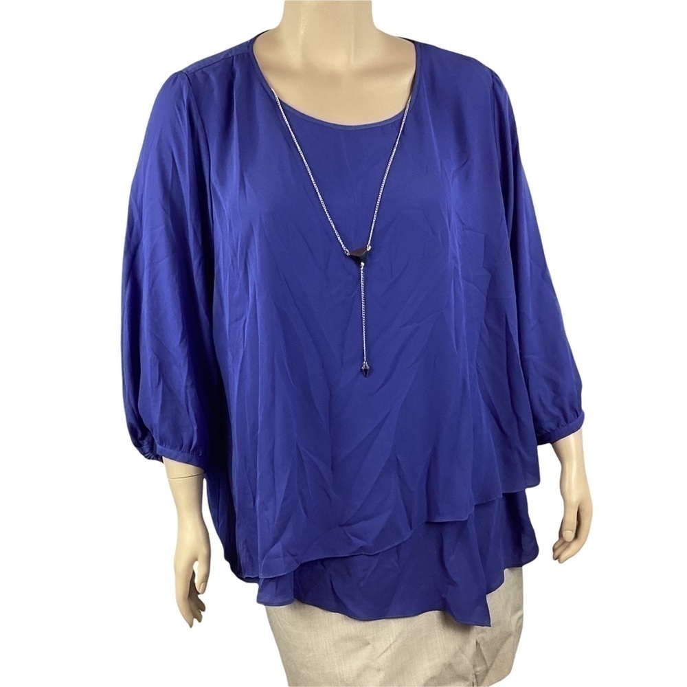 Avenue Top Size 26/28 Blue 3/4 Sleeves Flowy Necklace